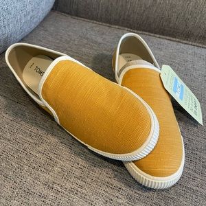 NWT Toms Clemente Canvas slip ons size 8.5 in Sunflower Heritage